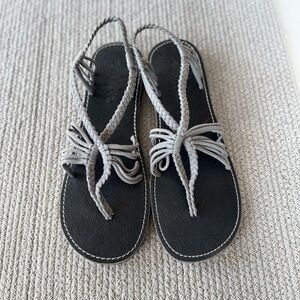 PLAKA Gray Braided Woven Flat Sandals Size 10